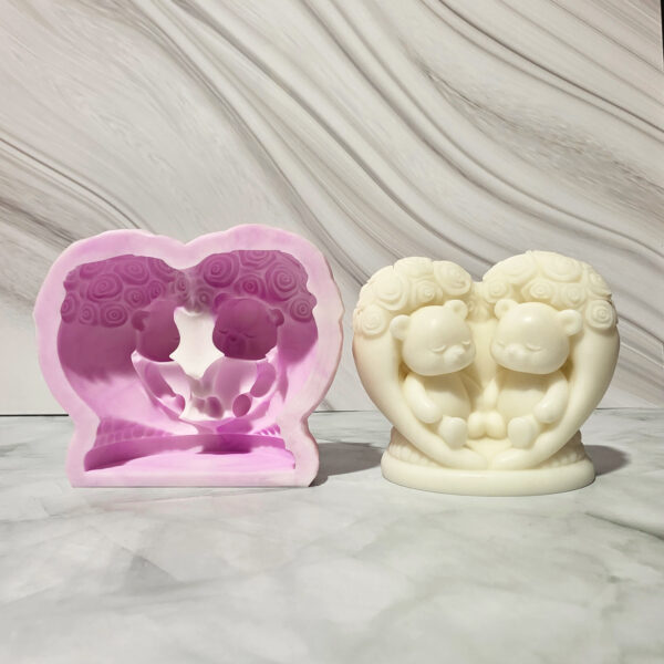 Oso con corazón y rosas